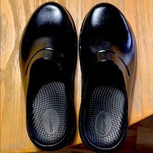 New without tags Clogs